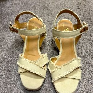 Beige Brand New Tommy Bahama’s heels